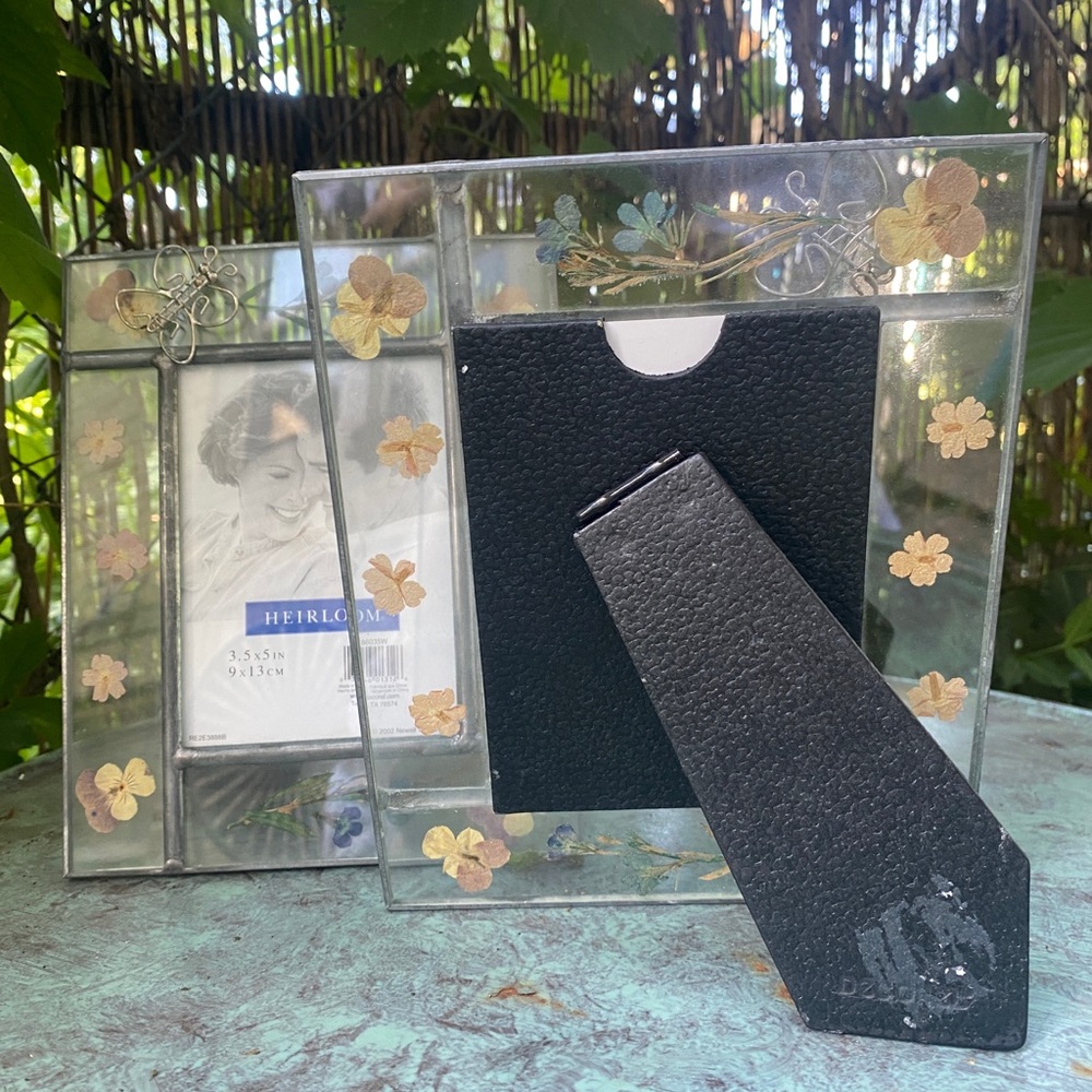 2/$50 🌸 2 SET PAIR Pressed Floral Frames w Butterflies - Picture 7 of 10